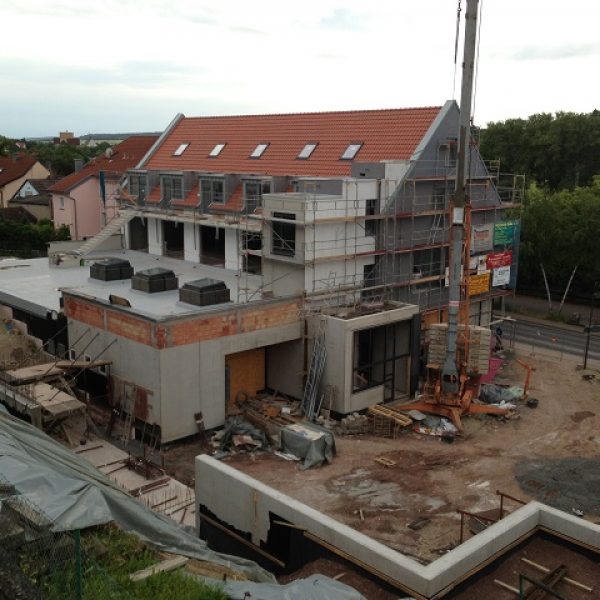 Referenz-Bauprojekt-kombiniertes-Gewerbegebaeude-Beacker-Metzger-Arztpraxis-Huenfeld-komprimiert